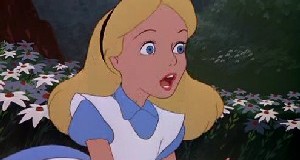 Alice au pays des merveilles:  Le chat du Cheshire. Alice (Mia Wasikowska) contre le Jabberwocky. Alice (Mia Wasikowska). Alice dans le dessin animé de 1951