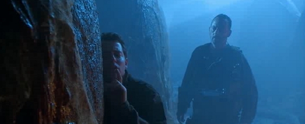 Godzilla: Dr. Niko Tatopoulos (Matthew Broderick) et Philippe Roaché (Jean Reno)