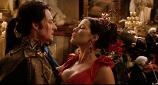 Van Helsing: Count Vladislaus Dracula (Richard Roxburgh) et Anna (Kate Beckinsale)